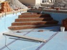 Escalera de obra para el acceso a la piscina