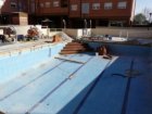 Escalera de obra para el acceso a la piscina